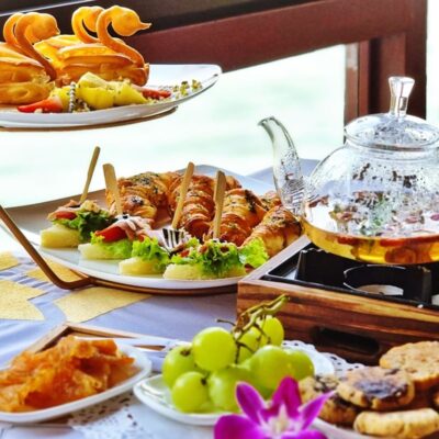 Thưởng Trà cung đình trên sông Hương